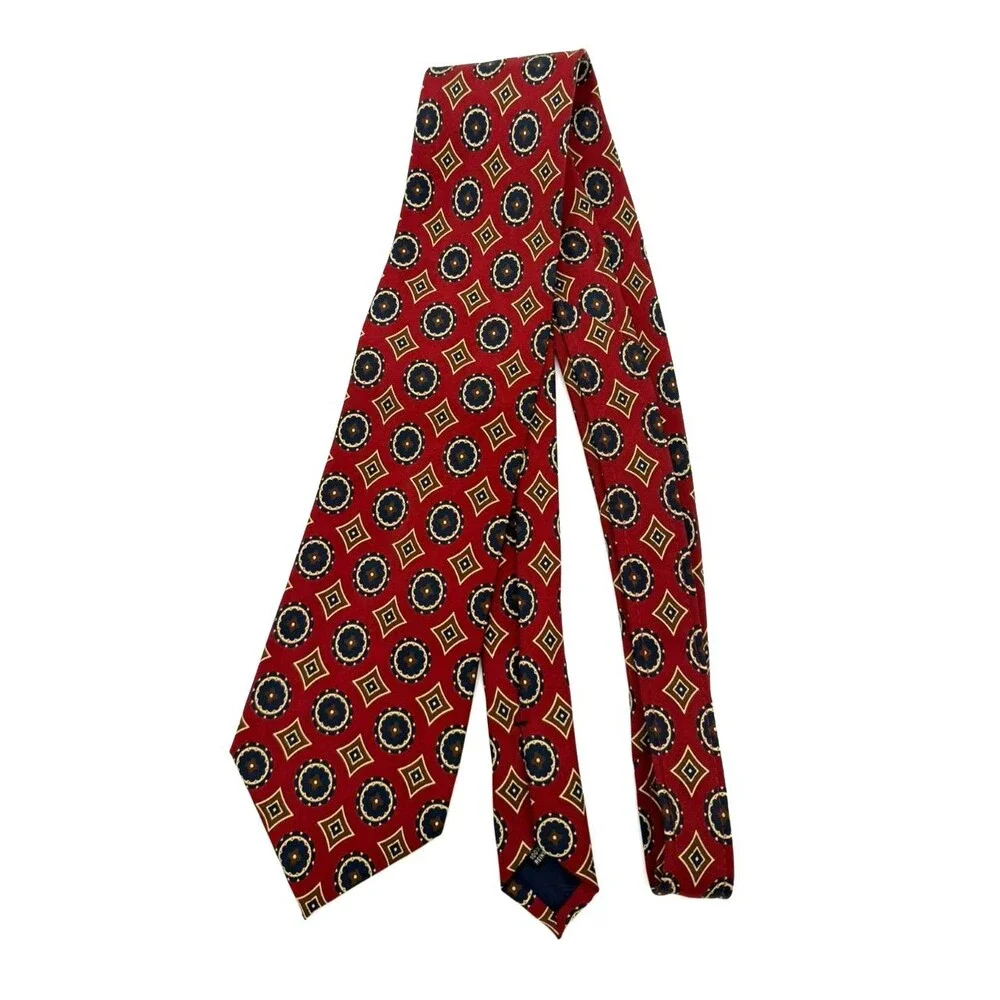 Roundtree & Yorke Men's 100% Silk Tie Handmade in Italy Red Geometric Medallion